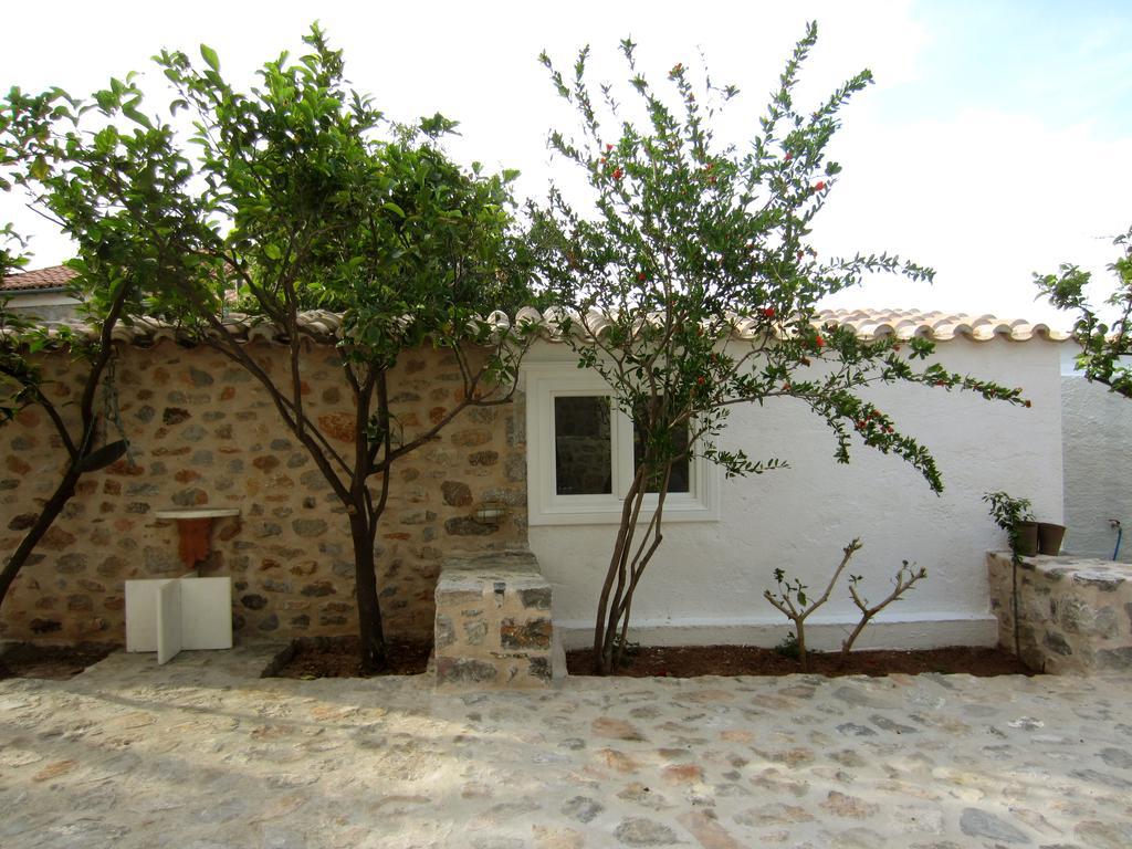 Kiki'S Houses Vlichos Hydra  Eksteriør billede
