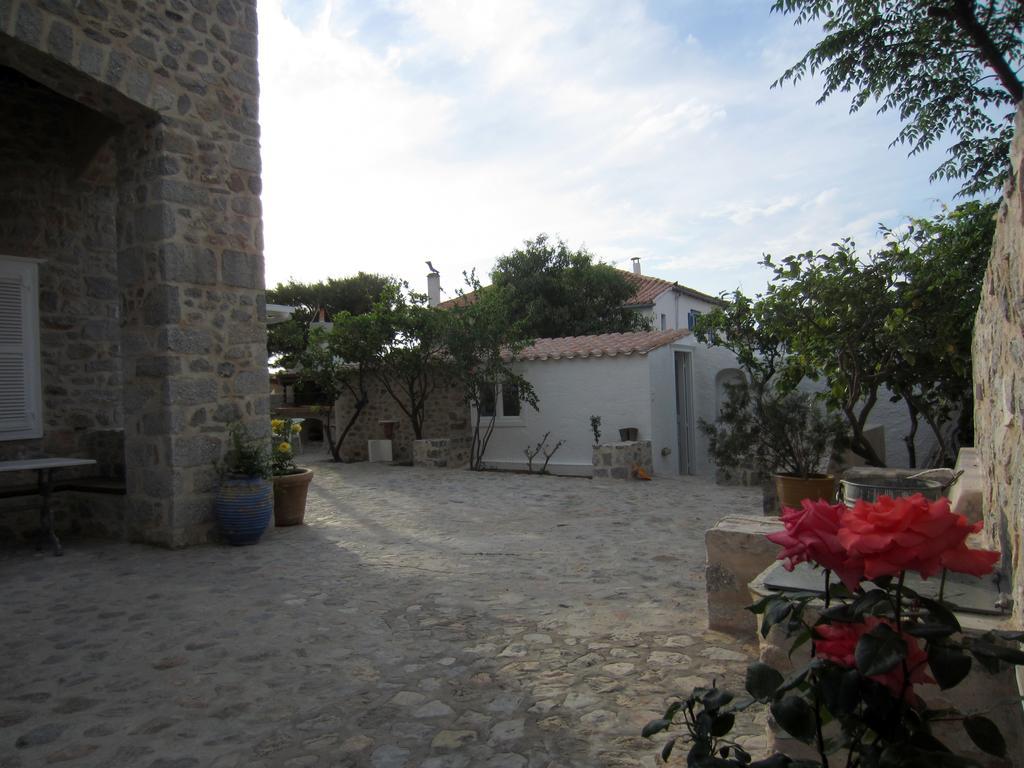 Kiki'S Houses Vlichos Hydra  Eksteriør billede