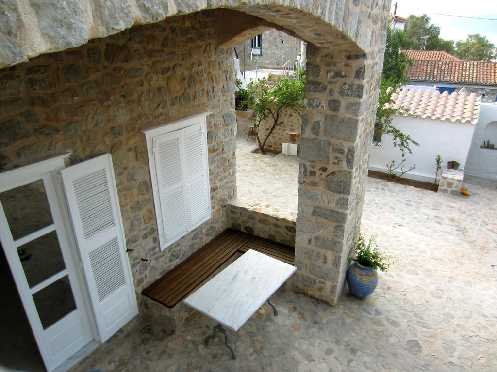 Kiki'S Houses Vlichos Hydra  Eksteriør billede