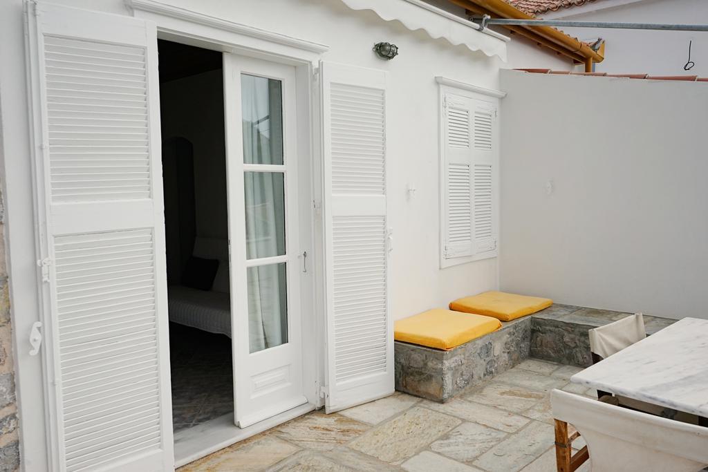 Kiki'S Houses Vlichos Hydra  Eksteriør billede